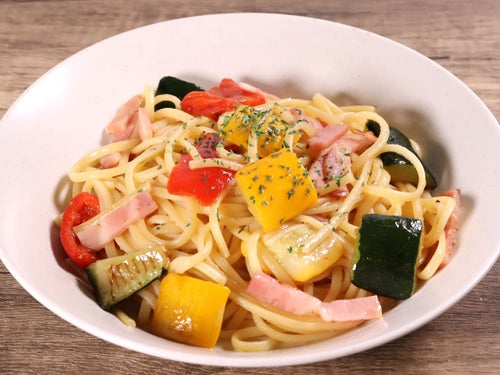 夏野菜とベーコンのペペロンチーノ